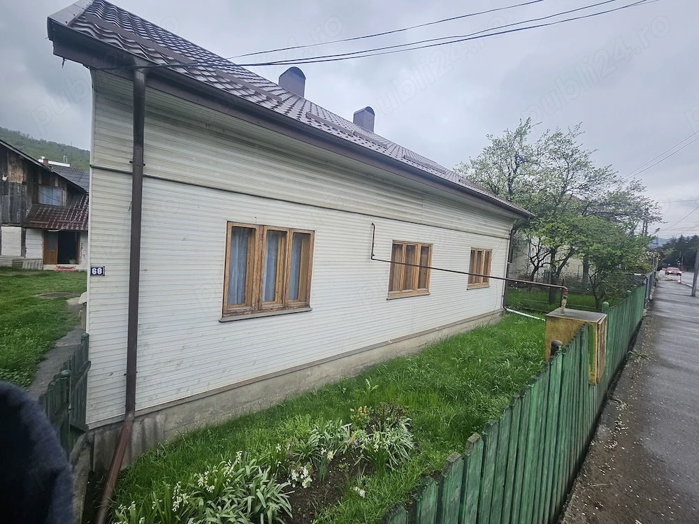 Casa de vanzare in gura humorului 