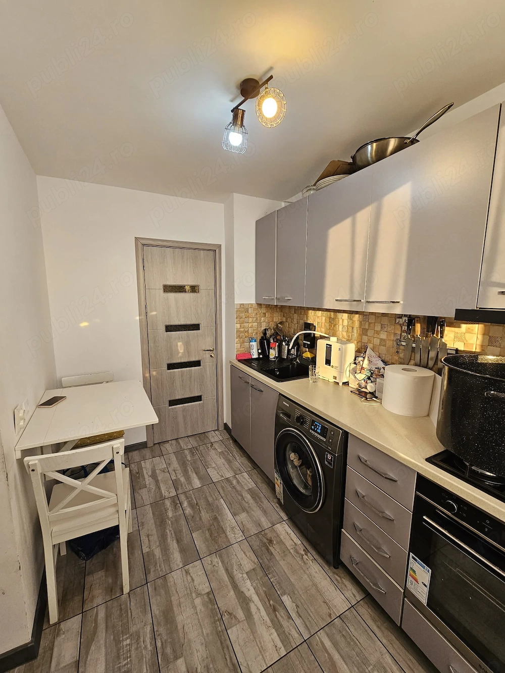 Apartament 3 camere, 68 mp, etaj 4 cu panoramă deosebită, Trivale Complex 2, complet renovat 102.000