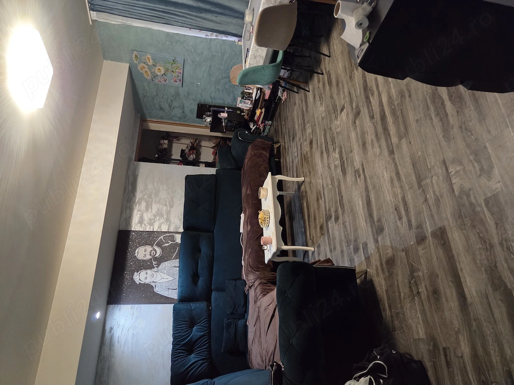 Vând apartament cu 3 camere 1 balcon debara bucătărie 
