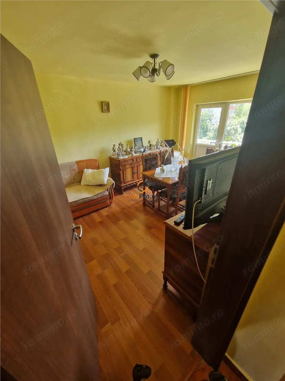 Decomandat 3 Camere 2 Bai 2 Balcoane Zona  Aradului
