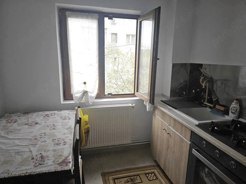 Apartament 3 camere, central, etaj 1, Confort 1 Sporit, Adjud, Vrancea