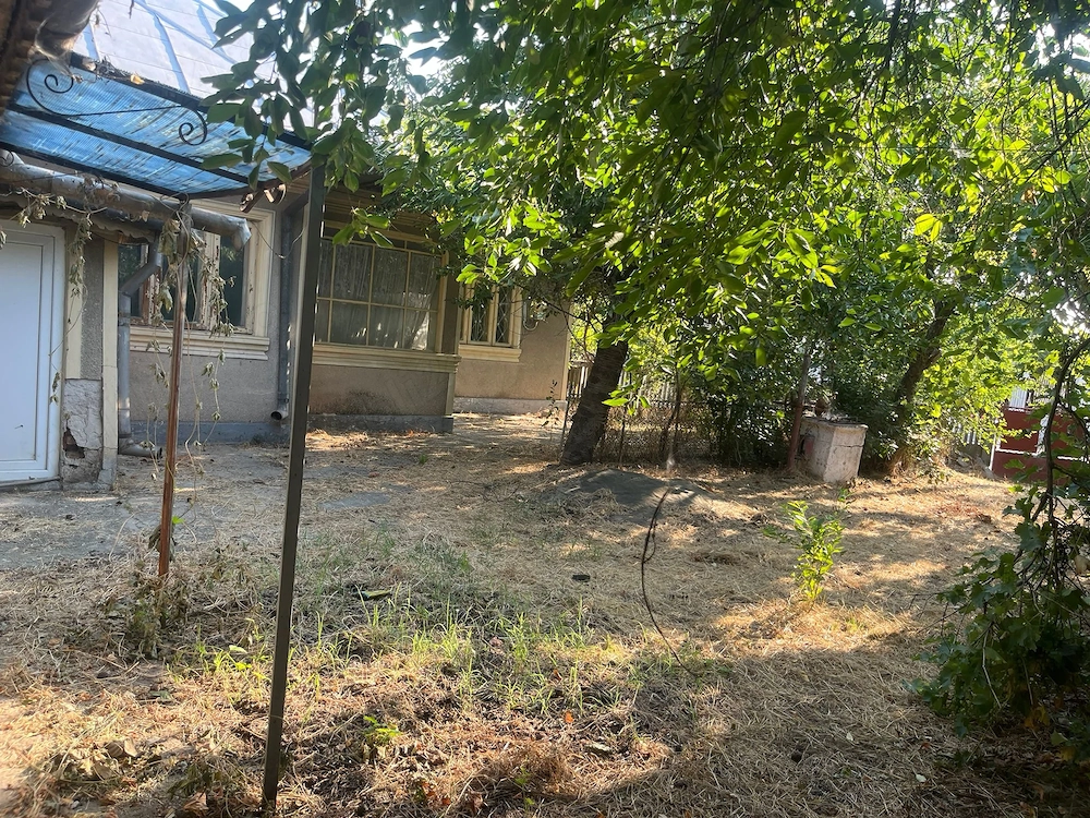 Vand Casa batraneasca, jud Teleorman suprafata 575 mp