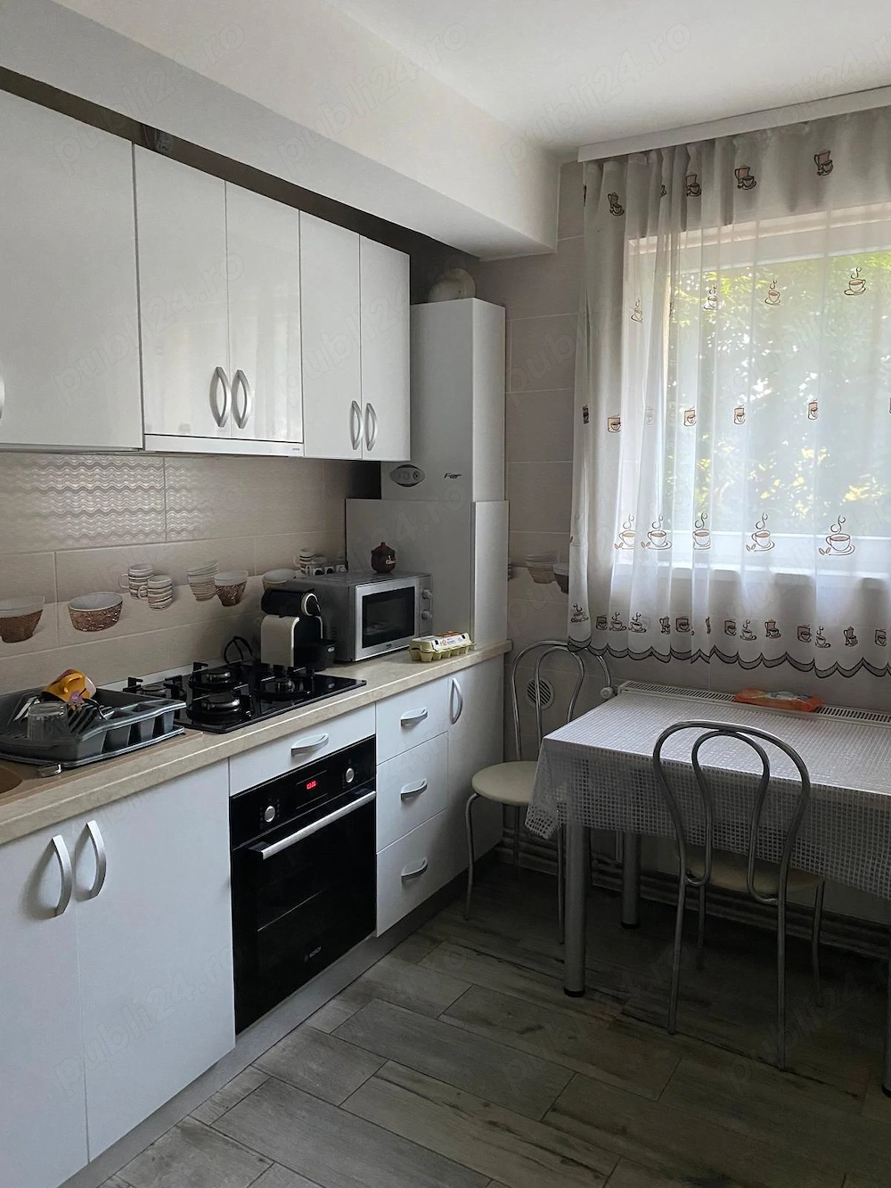 Inchiriez apartament cu 3 camere 