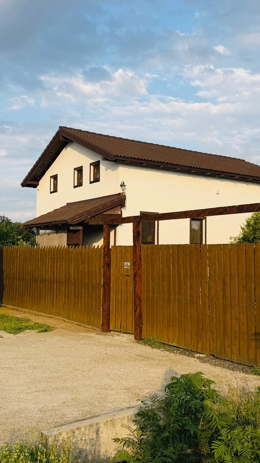Vând casă modernă(An 2019) Curte uriașă 1267 mp cu facilități deosebite 220000 E