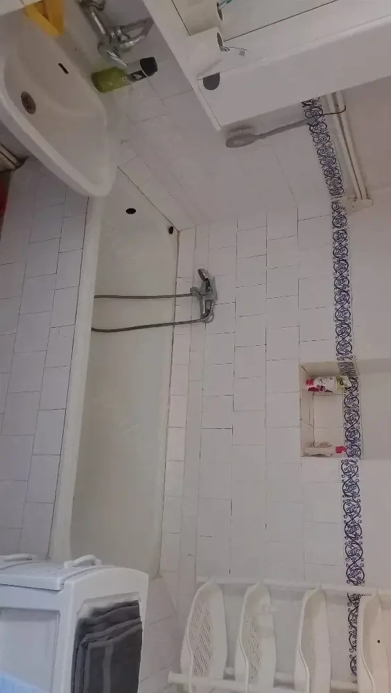Casă de vânzare în centrul comunei Ilia | Teren 1.800 mp | 4 camere | 68.000  