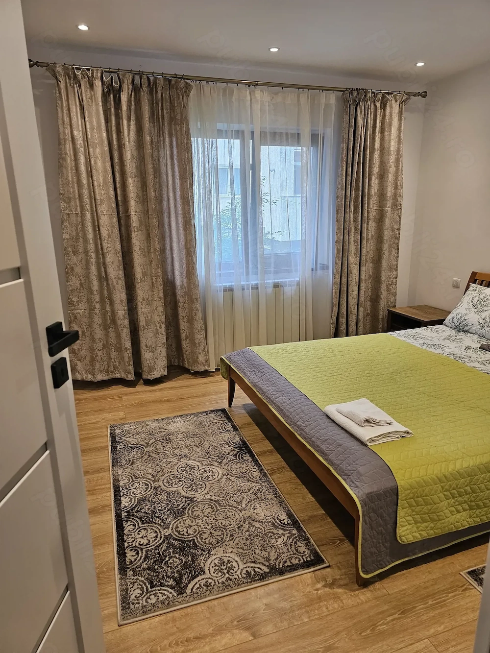 Vand apartament 2 camere decomandate