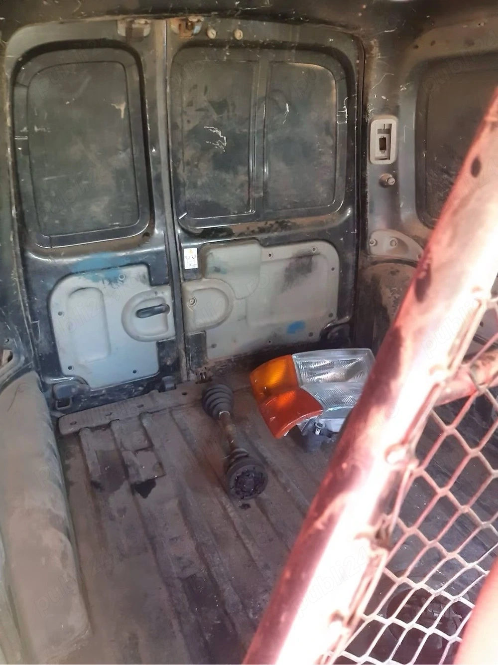 vand dezmembrez renault kango 