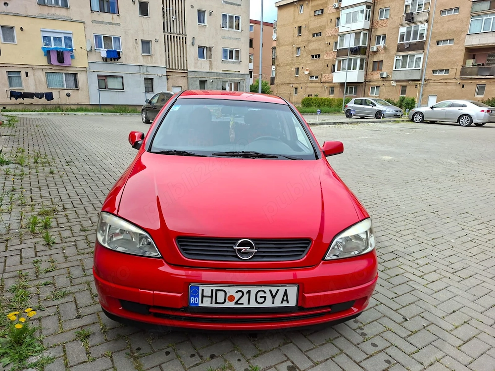 Opel astra rosu 2002