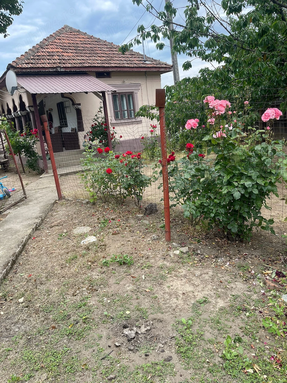 Vand casa locuibila