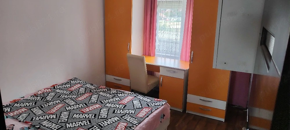Ofer spre închiriere ap 3 camere 