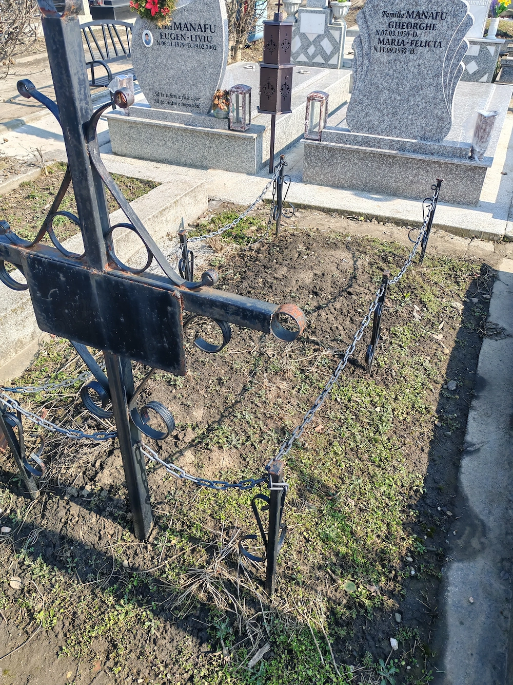 Vând loc de veci cimitirul Mihai Bravu 