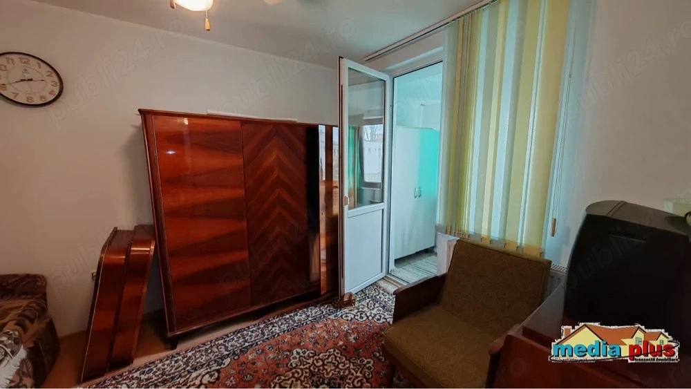 vand apartament 3 camere
