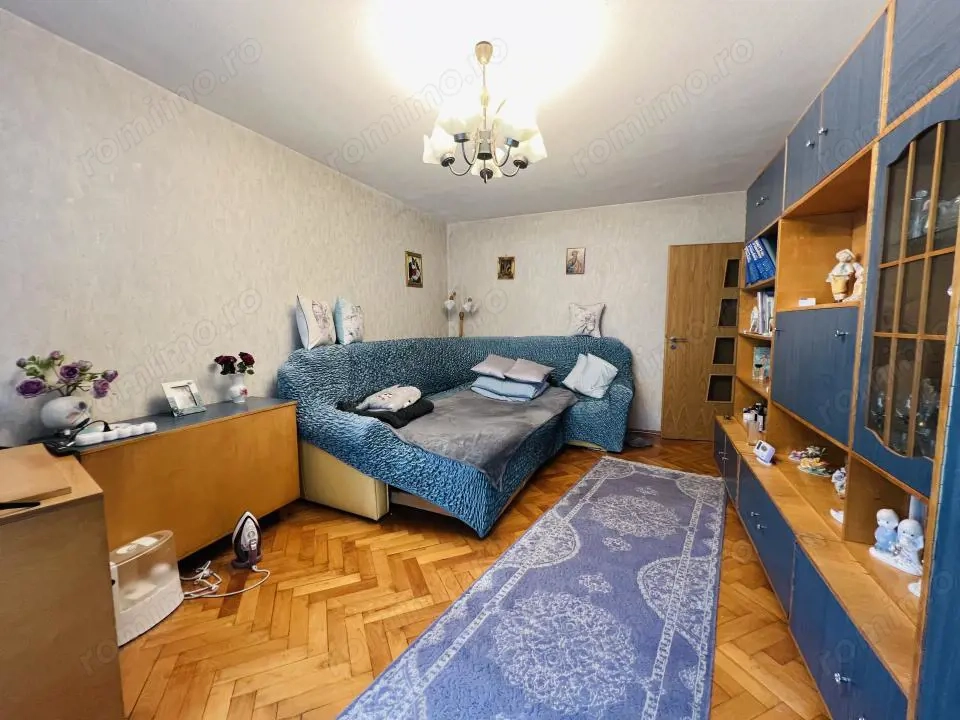 Apartament 3 camere, etaj 3, boxa - zona Torontalului