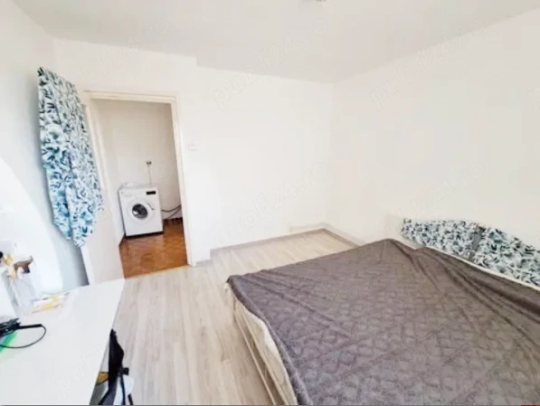 Apartament 3 camere de vanzare zona Casa de Cultura