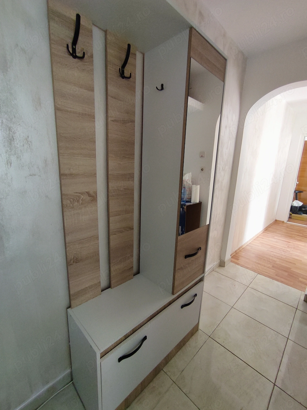 vand apartament,cu doua camere decomandat cu balcon inchi, centrala pe gaz  electrocasnice noi 