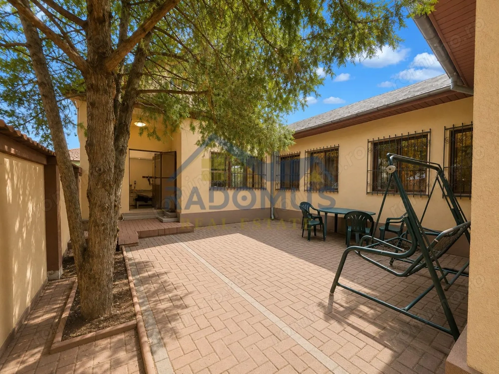 Vila 4 camere | Teren 532 mp | Piscina si foisor | Str. Lupeni