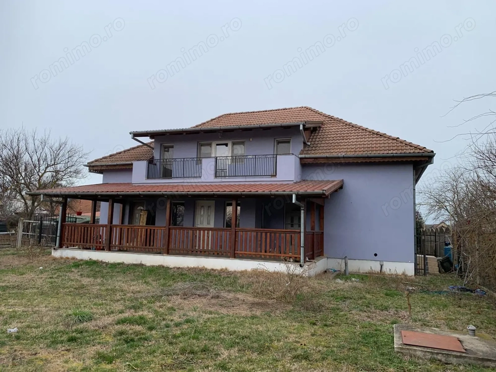 Duplex spațios, 200 mp utili, teren 700 mp, în vatra veche din Moșnița