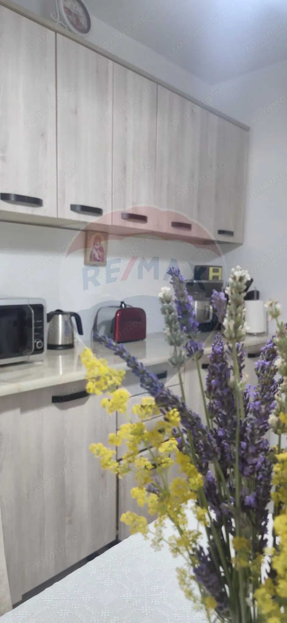 Apartament cu 3 camere de vânzare în zona Sud-Est