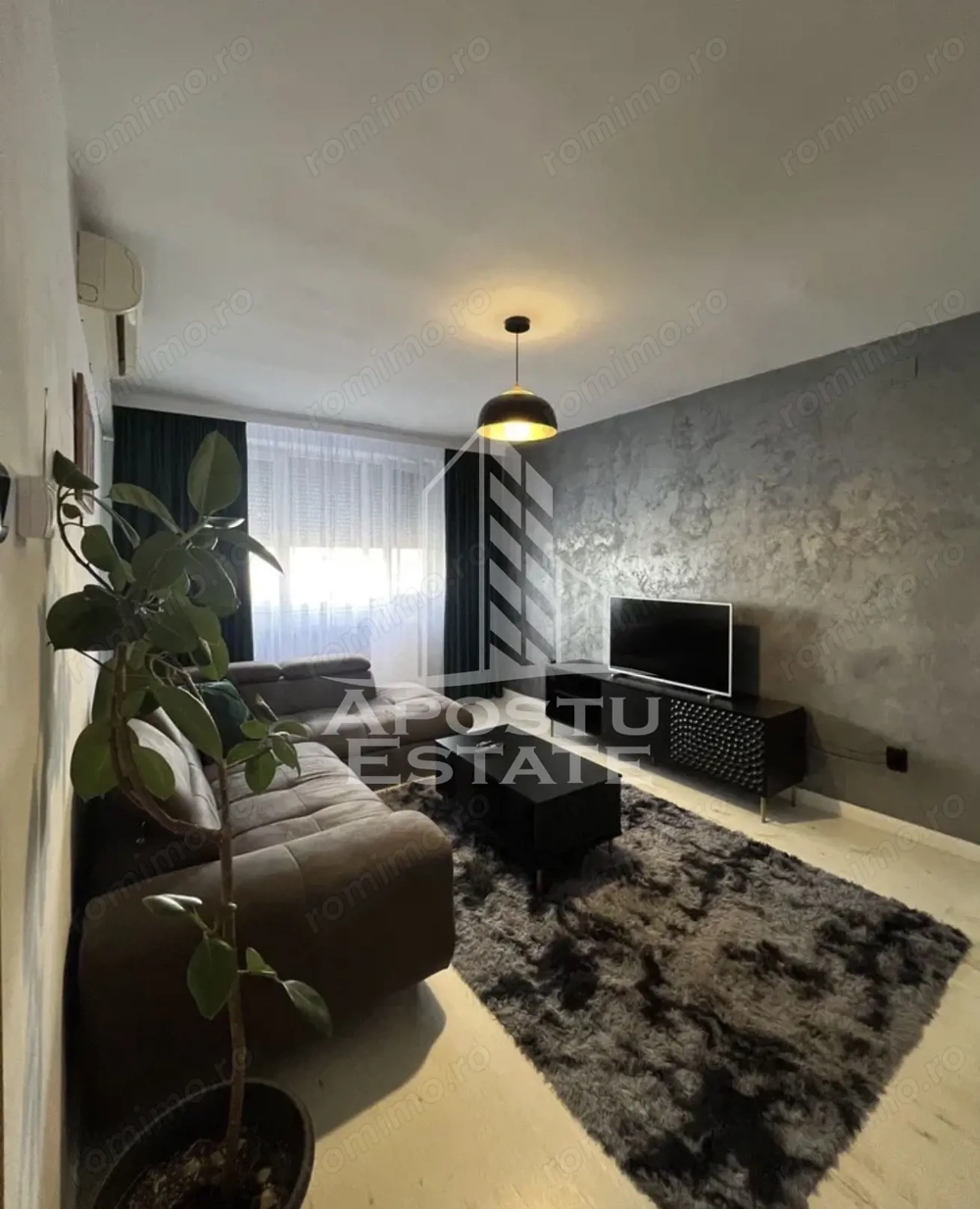 Apartament cu 3 camere ,zona Centrala
