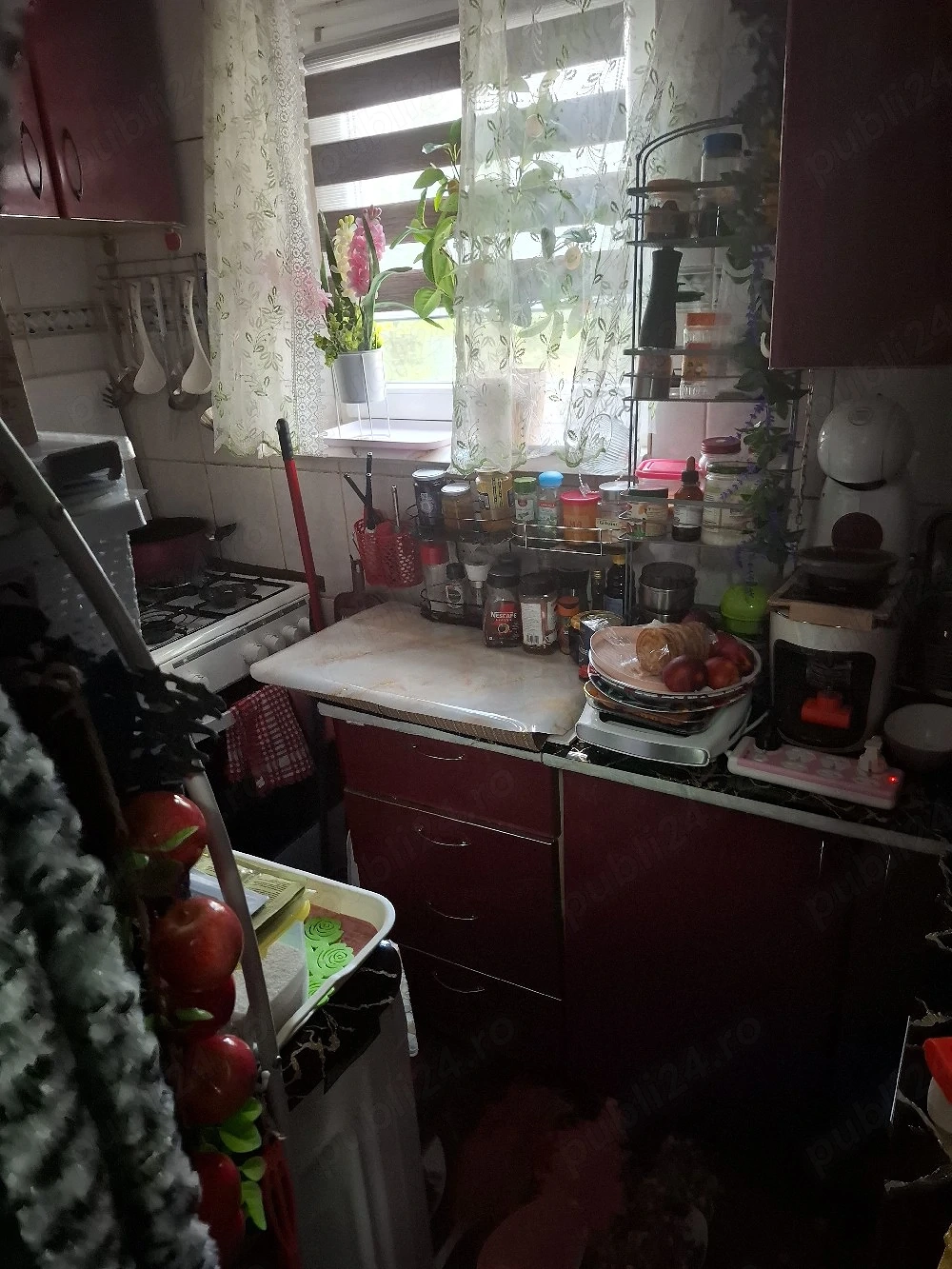 vind urgent garsoniera zona 6 vinatori etaj 1. 32600 euro 