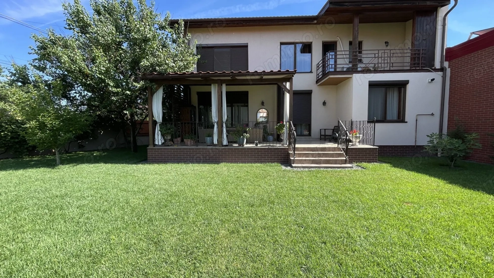 Casa eleganta si luminoasa, situata in zona de case - Mehala
