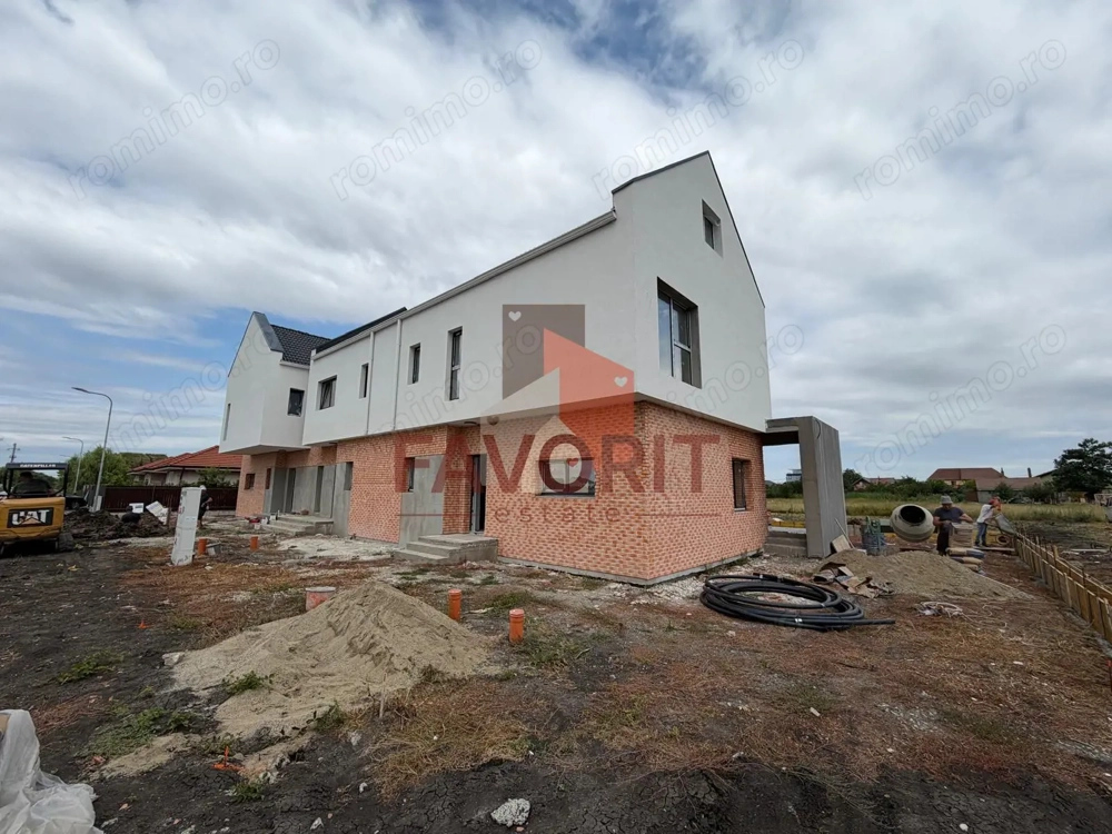 Triplex in Sacalaz |  Finisaje premium | 3 camere | Asfalt | 2 terase