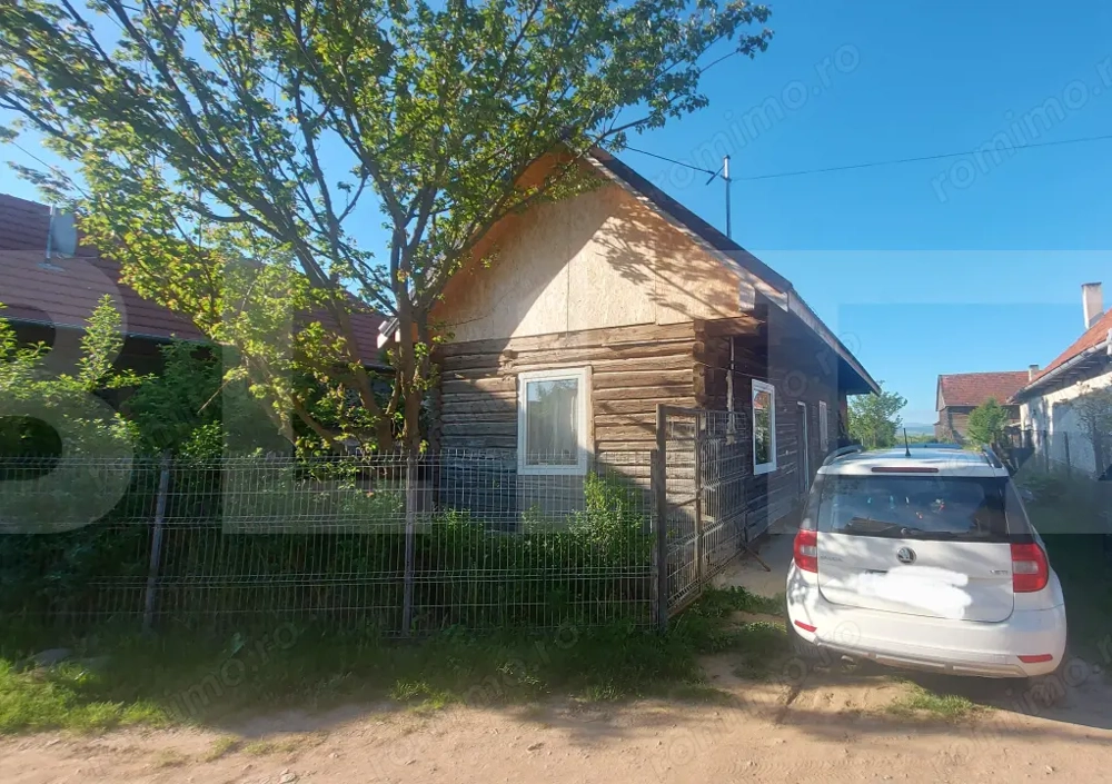 Casă lemn masiv, 50 mp,  teren și livadă, zona Telechia