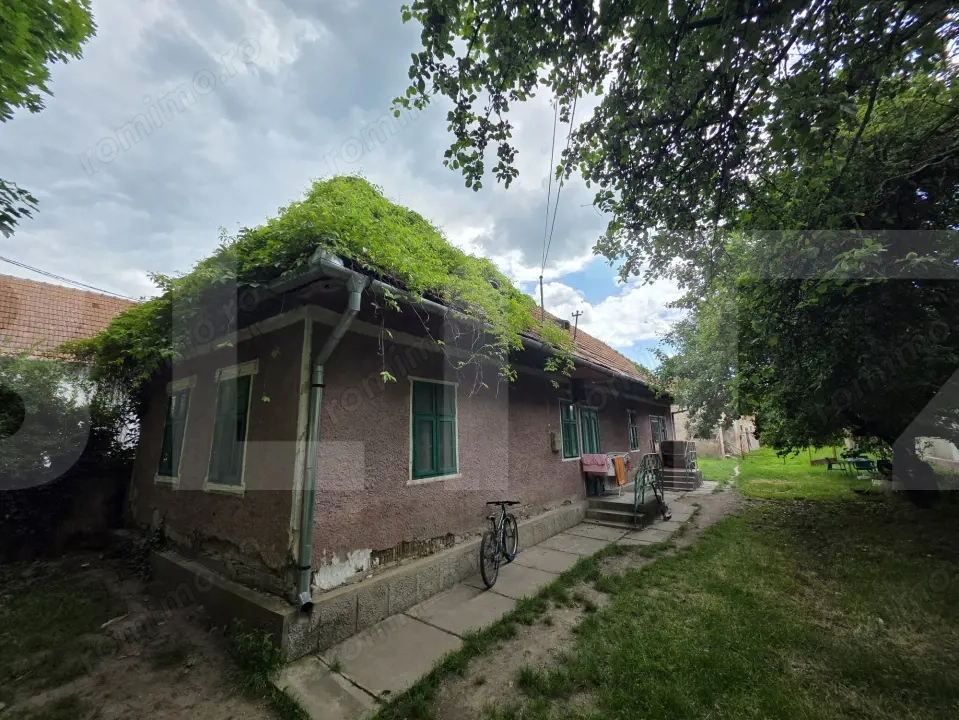 Casa de lemn, 85 mp, in centrul satului Chichis
