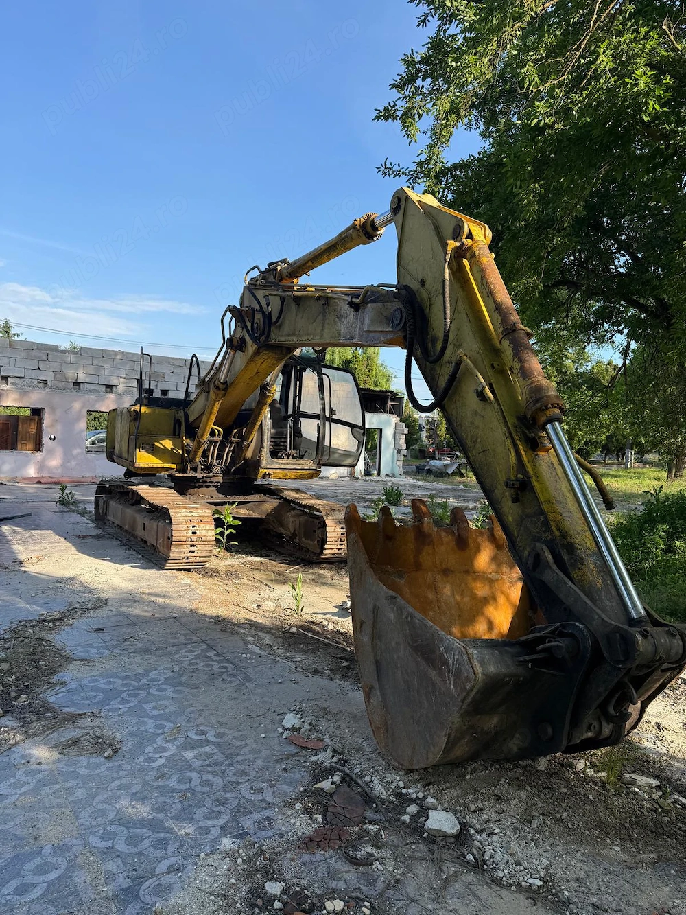 Excavator pe șenile JCB 24 Tone (An 2004)   (Necesită revizie reparație)