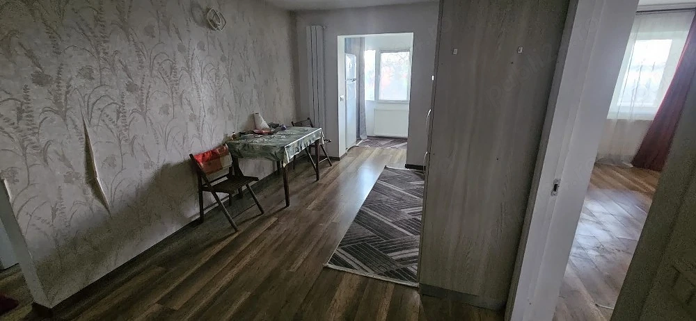 Vand apartament doua camere