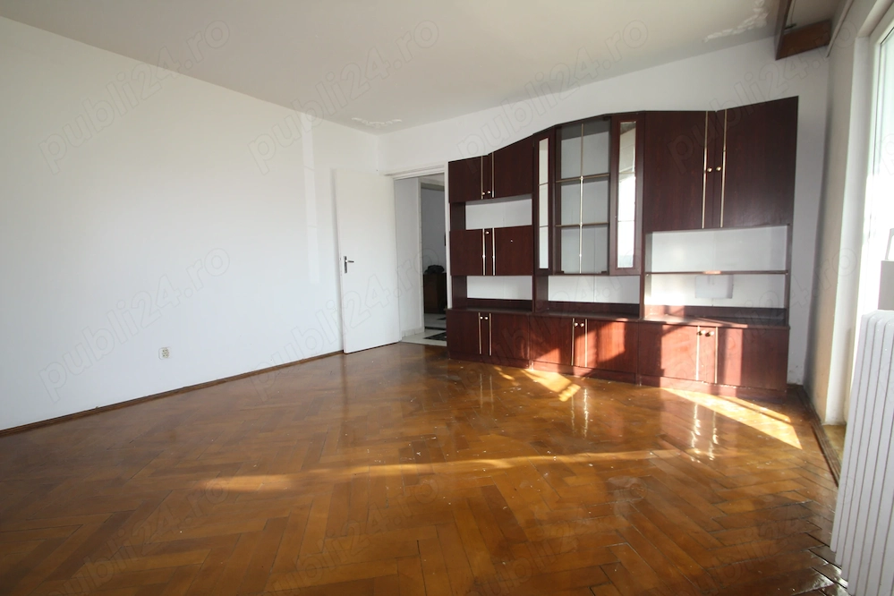 Proprietar vad apartament 3 camere, Zona Girocului, complet decomandat