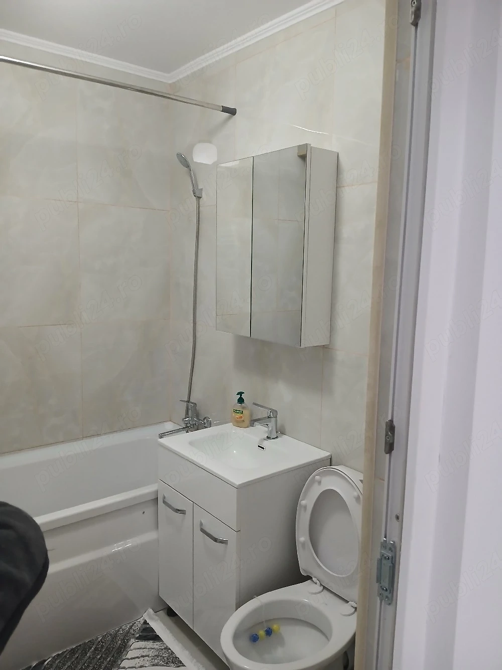 De închiriat apartament cu 2 camere de 57mp