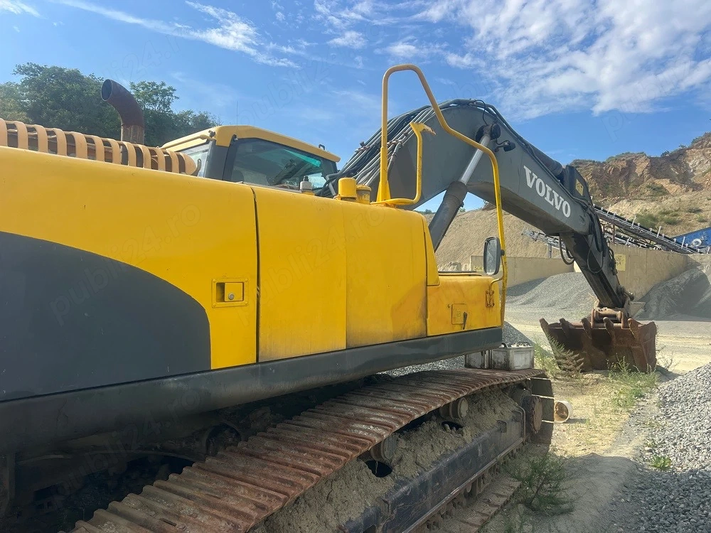 excavator volvo EC 290