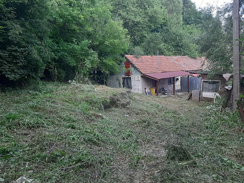 Casă cu teren de vânzare