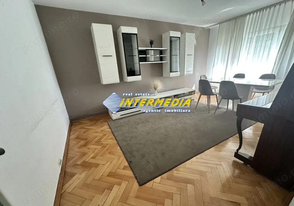De Vanzare Apartament 4 camere decomandat 83 mp etaj 1 finisat complet
