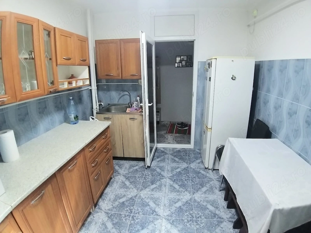 vând apartament