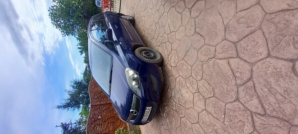Dezmembrez Opel Zafira 2009