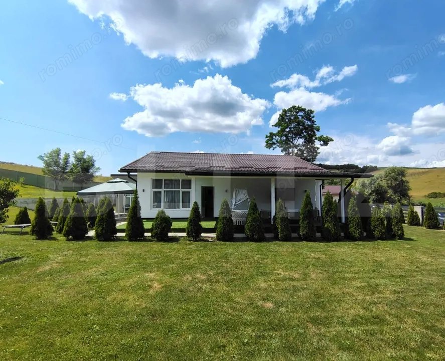 Casă individuală în natură, 4 camere, teren 1400 mp, în Suatu