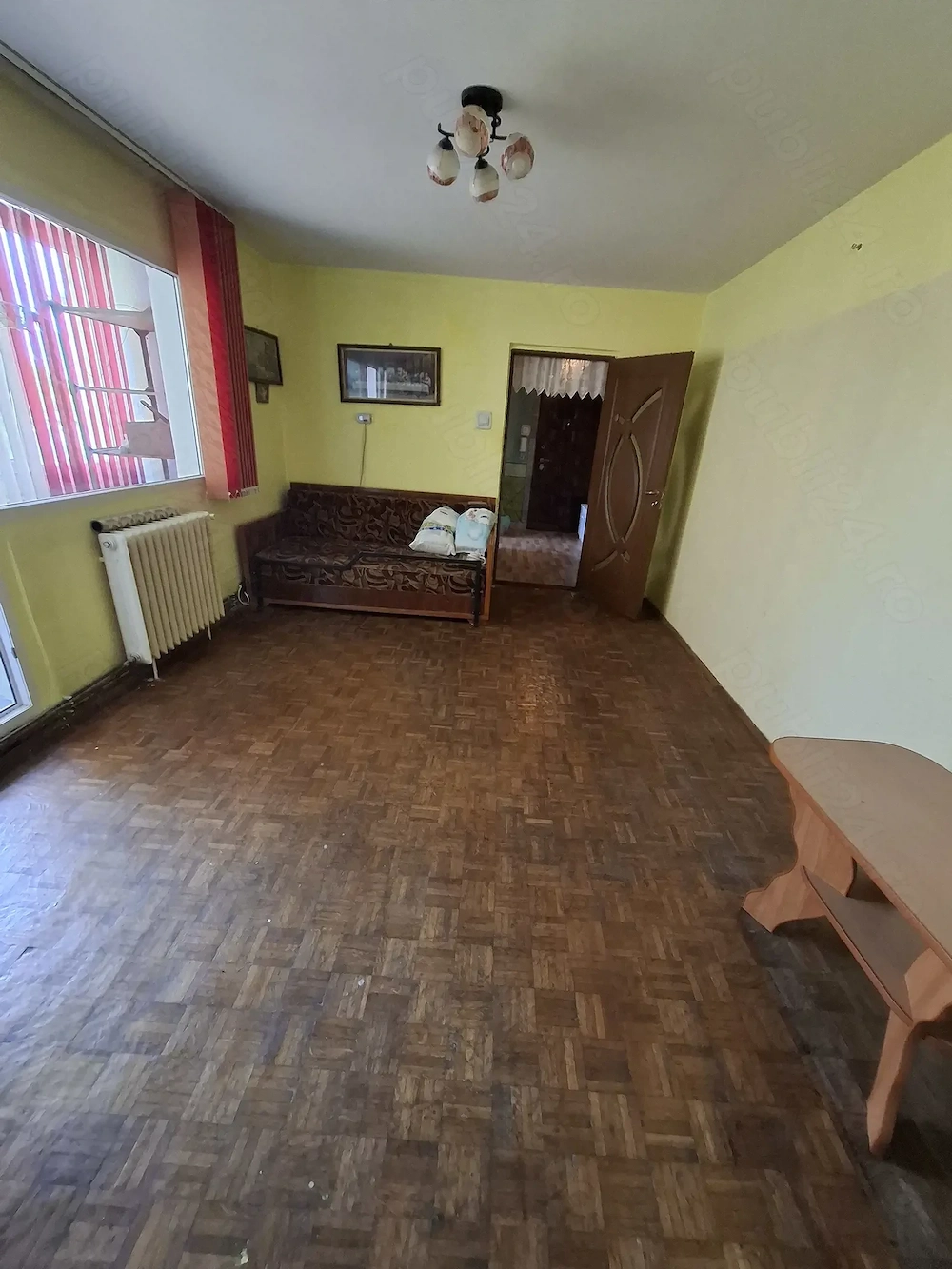 Vând apartament cu 2 camere confort 1 semidecomandat bloc de 4 etaje 