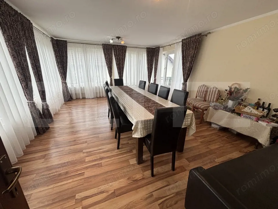 Casa + Spatiu comercial, 566 mp - in Bradet