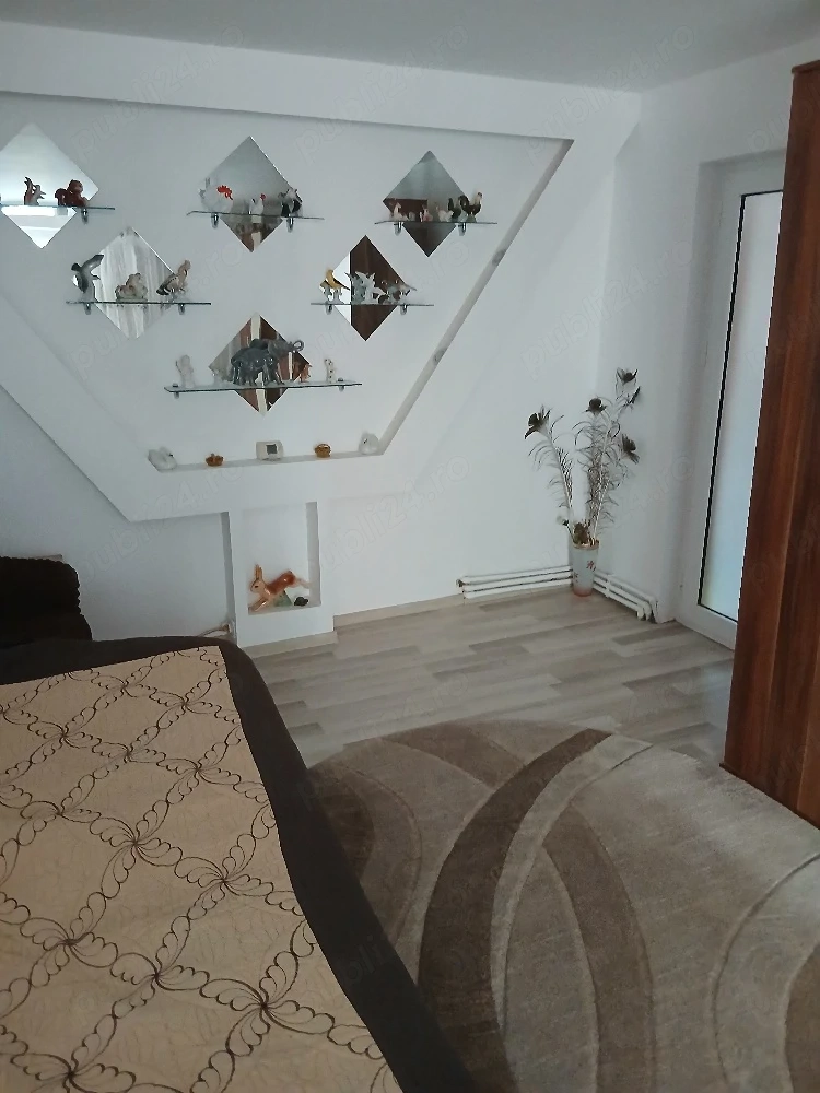 Vând apartament 3 camere 