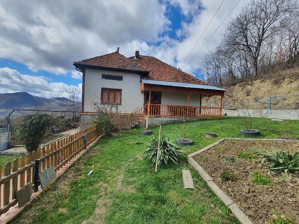     Refugiu montan de excepție | Casă autentică pe 2.113 mp | Priveliște spectaculoasă