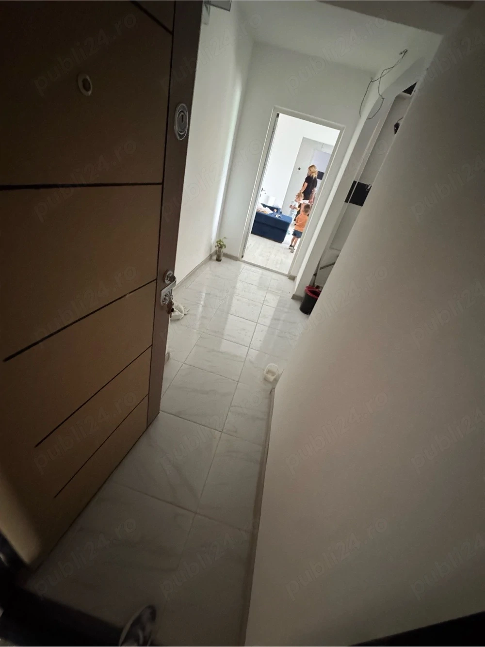 vand apartament ! 