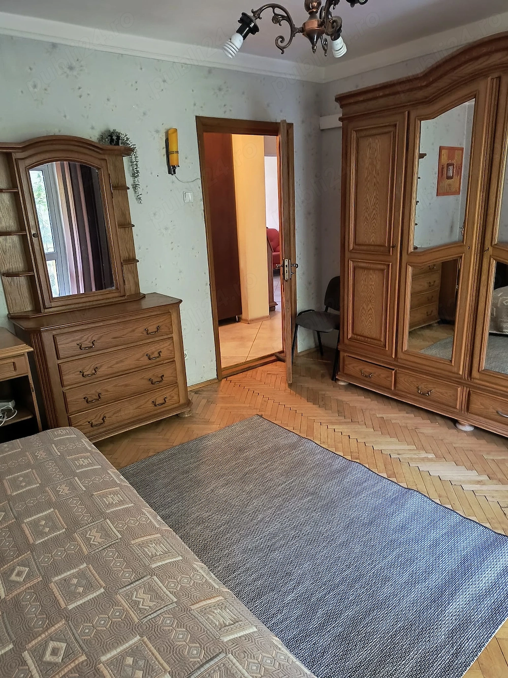 Apartament 3 camere bloc tip vila targu cucu