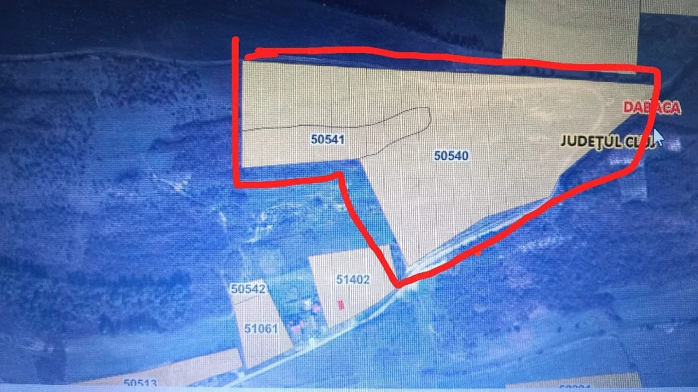 Vând teren în Luna de jos 4,5 Hectare, cu C.F