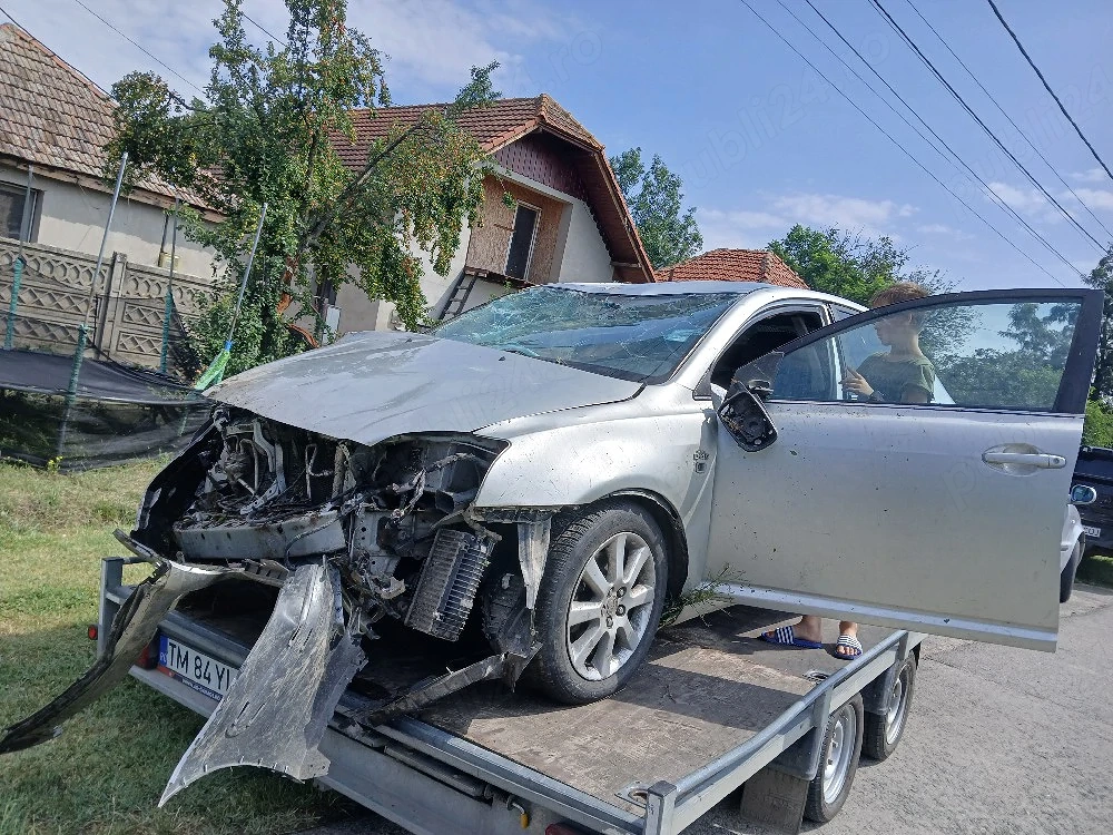 Dezmembrez masina Toyota