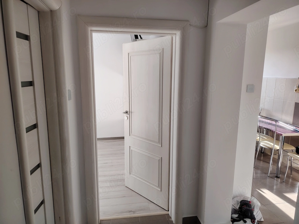 Vând apartament 3 camere Titan