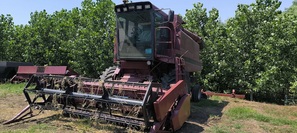 Vând combina case ih 1640