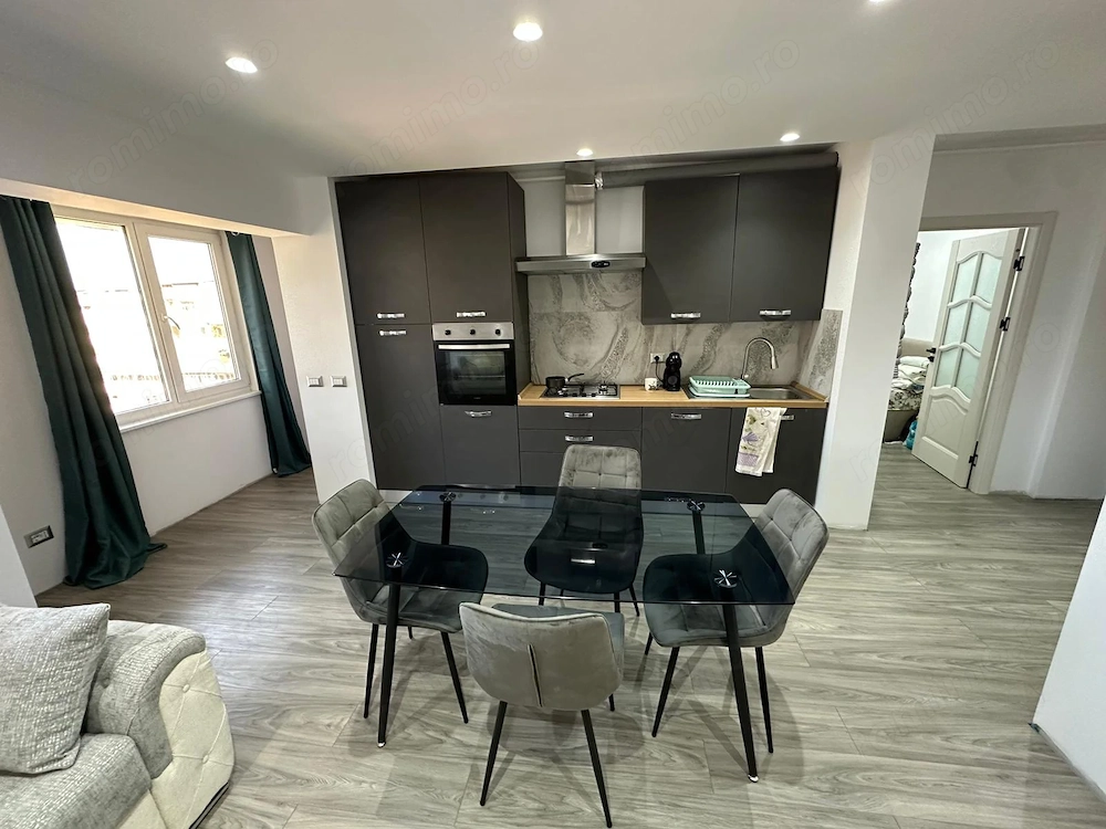 Vand apartament cu 3 camere decomandat ultacentral