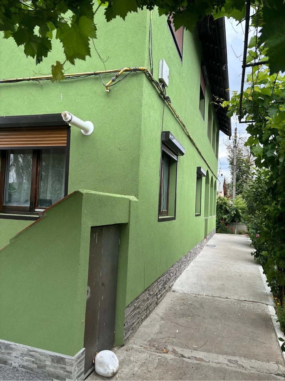 Casa cu etaj cu spatiu comercial si hala service auto comuna Independenta DN25 Judetul Galati